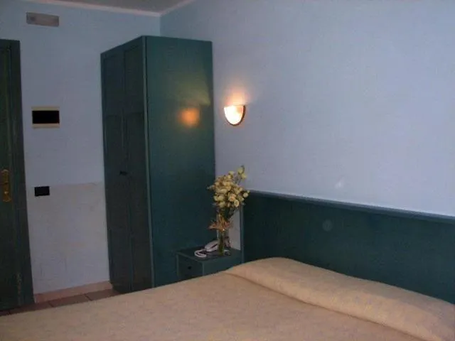 Отель C0c00n Garden Пескассероли