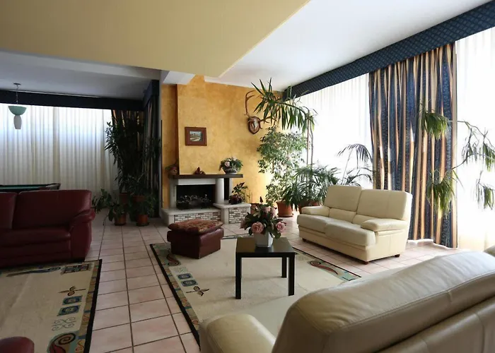 Отель C0c00n Garden